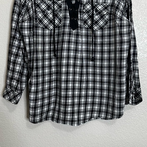 Torrid Black White Plaid Flannel Lace-Up Pockets Long Sleeves Shirt, Size 2X - Picture 4 of 11